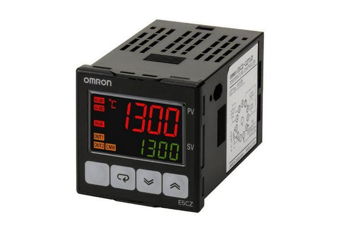 Bộ điều khiển nhiệt độ Omron  E5CZ-C2MT AC100-240 (Current)